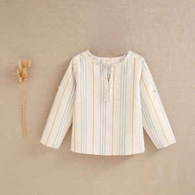 CONJUNTO DE NIÑO CAMISA DE RAYAS AZULES Y CAMEL CON BERMUDA AZUL