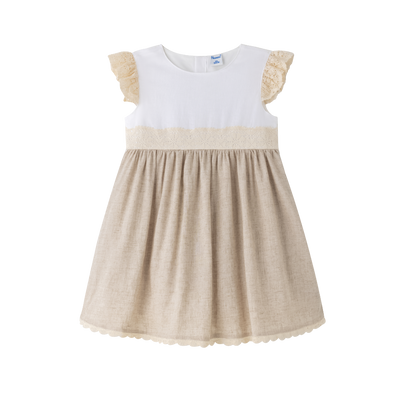VESTIDO DE NIÑA CON TONOS BEIGE, DE TIRANTES CON VOLANTES DE ENCAJE