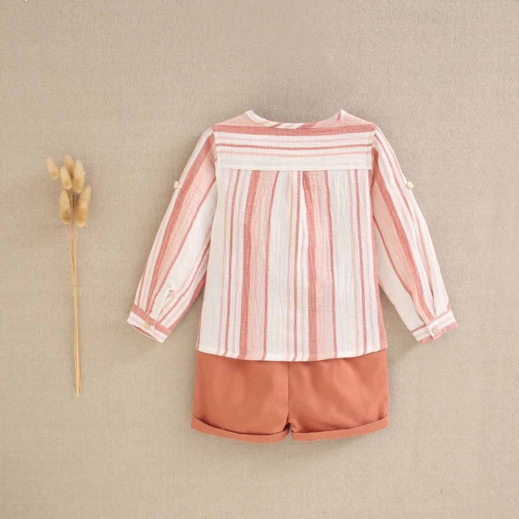 CONJUNTO DE BEBÉ NIÑO EN RAYAS TONOS CORALES
