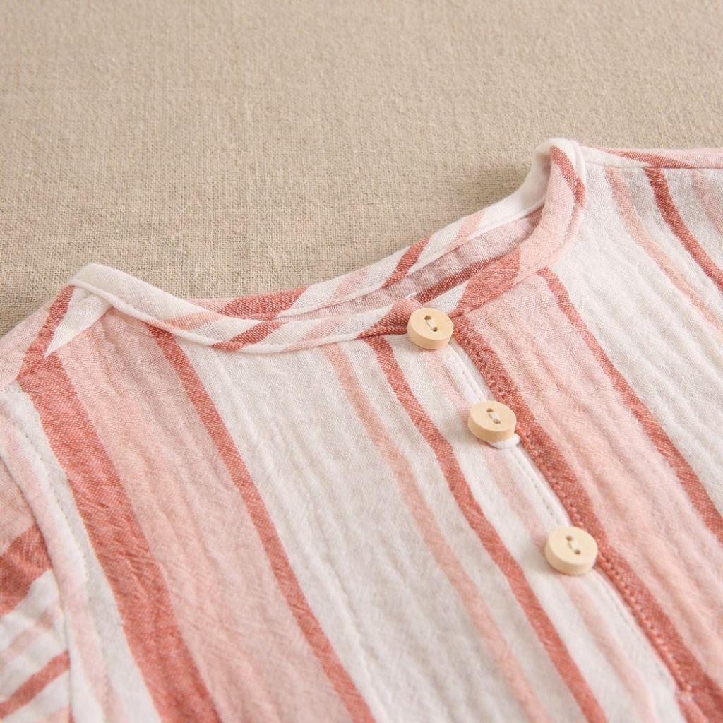 CONJUNTO DE BEBÉ NIÑO EN RAYAS TONOS CORALES