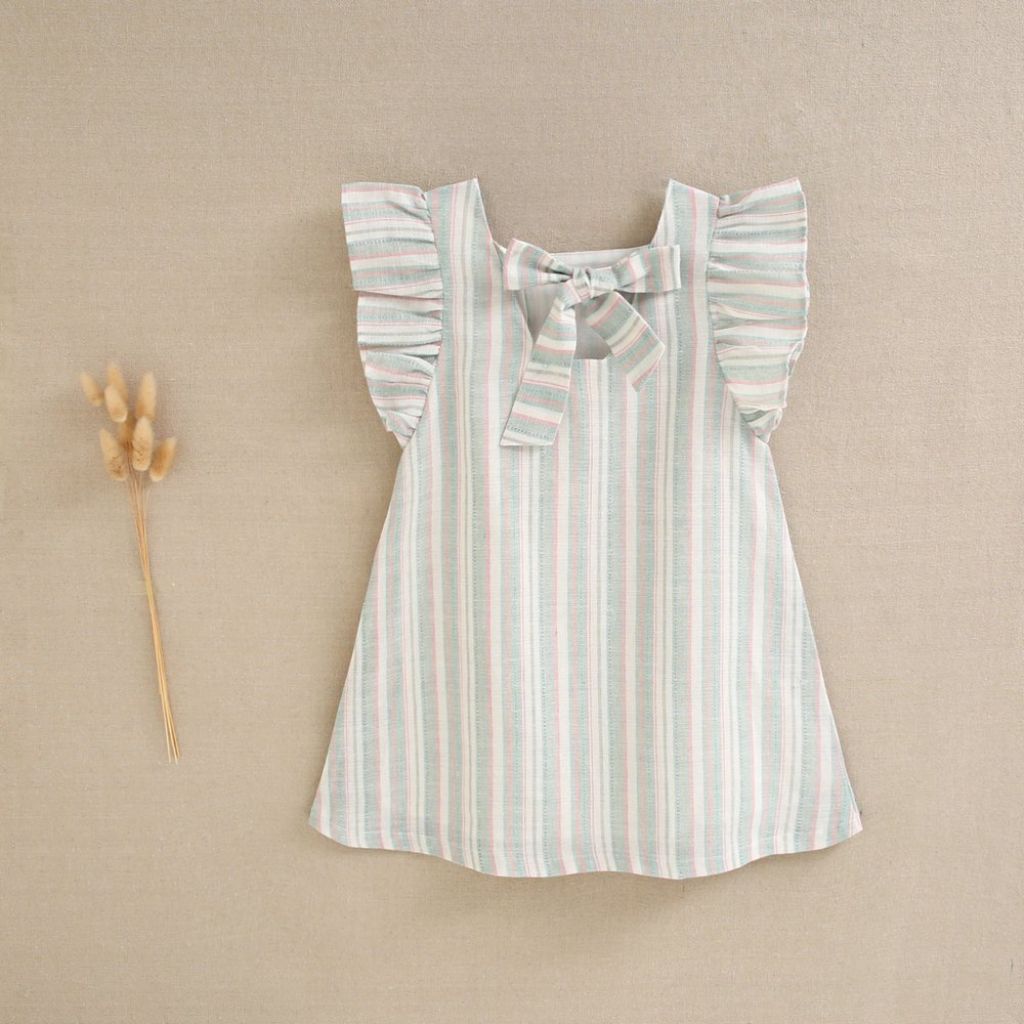 VESTIDO DE NIÑA CON VOLANTES Y LAZO EN ESPALDA
