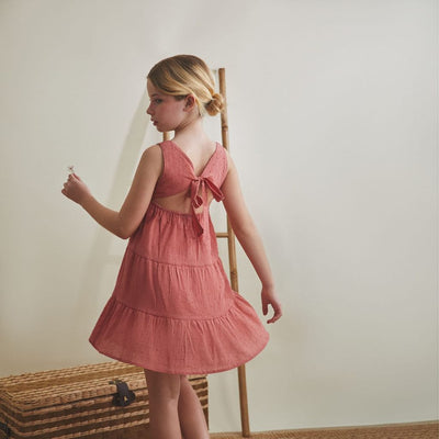 VESTIDO DE CHICA COLOR CORAL ANUDADO EN LA ESPALDA - Menta Moda Infantil