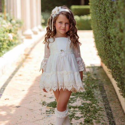 VESTIDO PARA NIÑA COLOR BEIGE CON DETALLES DE ENCAJE