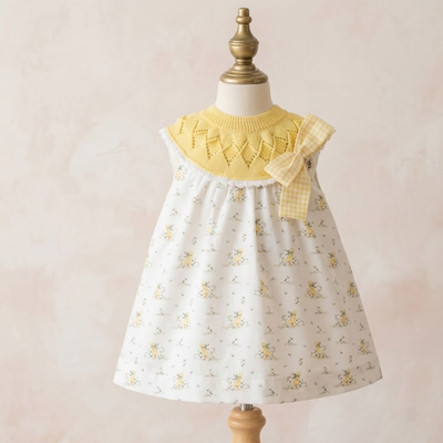VESTIDO BEBÉ NIÑA ESTAMPADO CON CUELLO DE PUNTO AMARILLO - Menta Moda Infantil