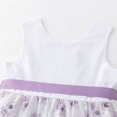 VESTIDO DE NIÑA CON TONOS LILAS. DETALLE DE CINTA EN LA CINTURA
