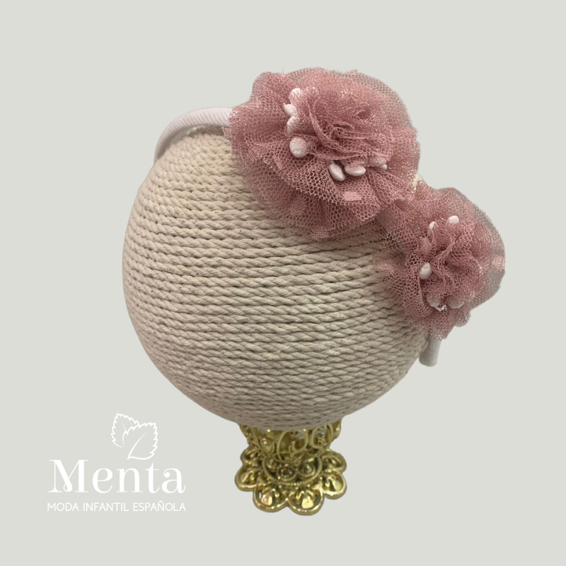 DIADEMA DE PIQUE CON FLORES DE TUL ROSADO