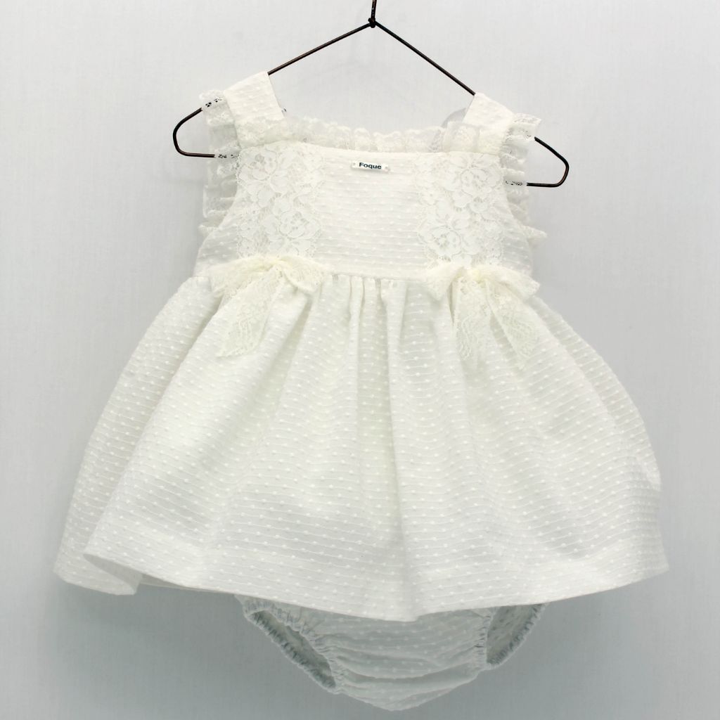 JESUSITO BODOQUE BORDADO CON VALENCIENNES - Menta Moda Infantil