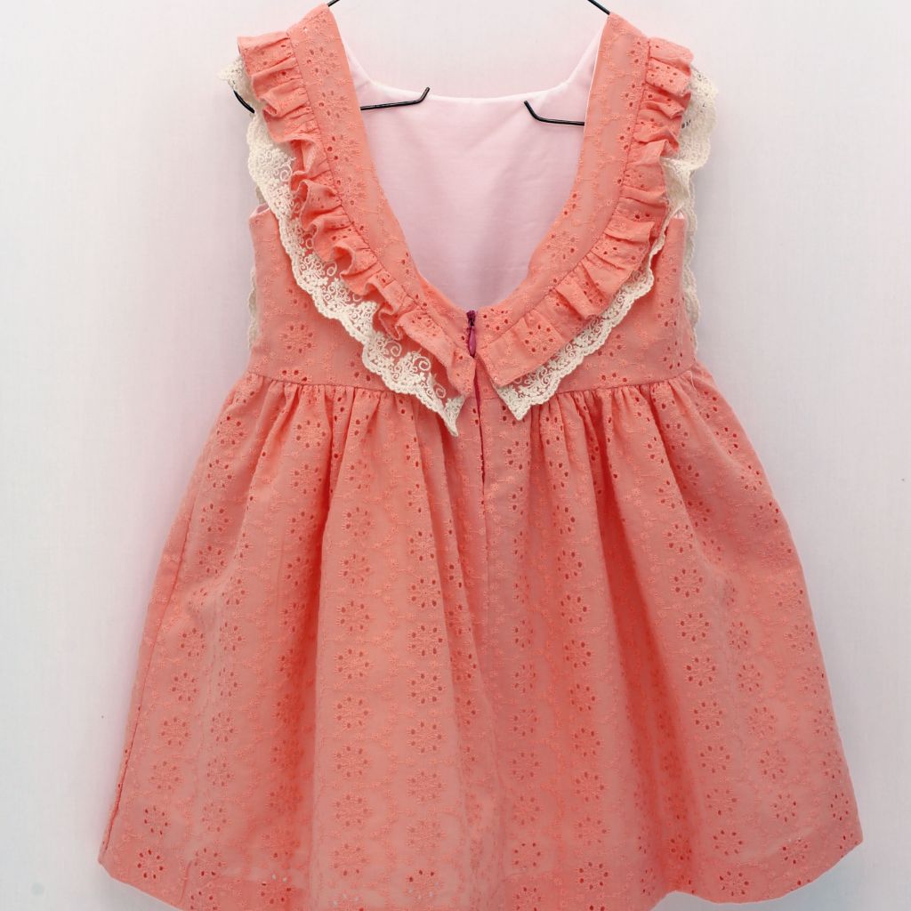 VESTIDO BATISTA BORDADA CORAL CLARO - Menta Moda Infantil