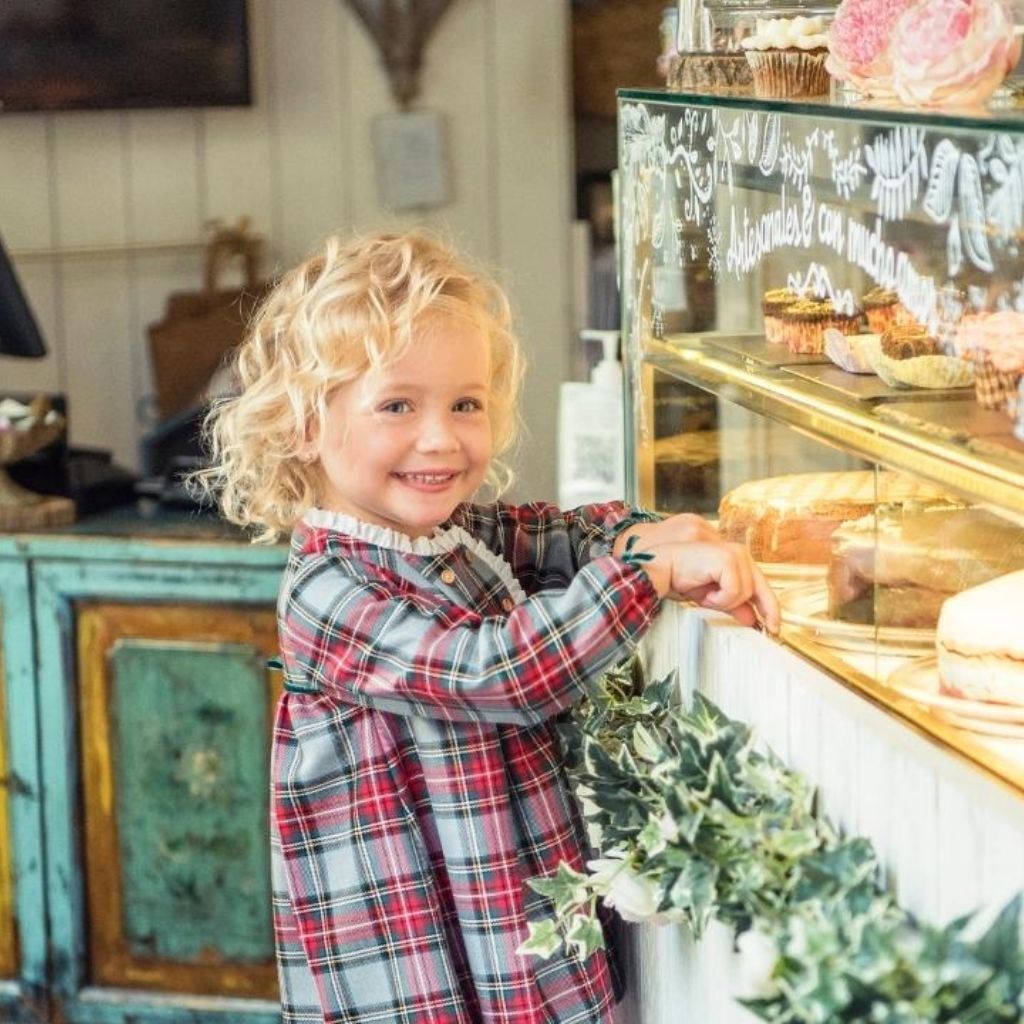 JESUSIN BEBE NINA MANGA LARGA  CUADROS ESCOCES EN TONOS GRIS CON CAPOTA Y POLOLO - Menta Moda Infantil